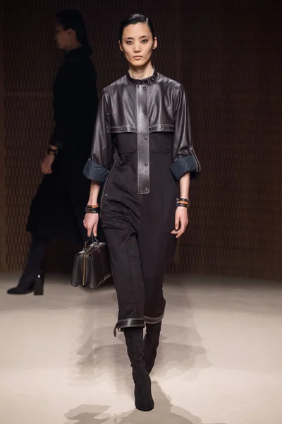 Look 48